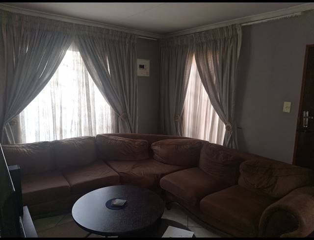 2 BEDROOM FREEHOLD FOR SALE IN CLAYVILLE